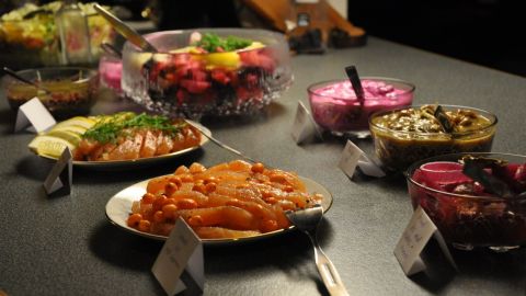 Ett läckert fiskbord som förrätt.