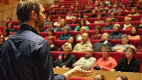 Kostdoktorn Andreas Eenfeldt föreläser i Korsholms kulturhus, 4 februari 2014